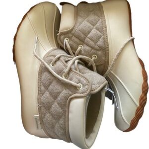 Skechers Water Resistant Boots Cream Sz 11 NWT